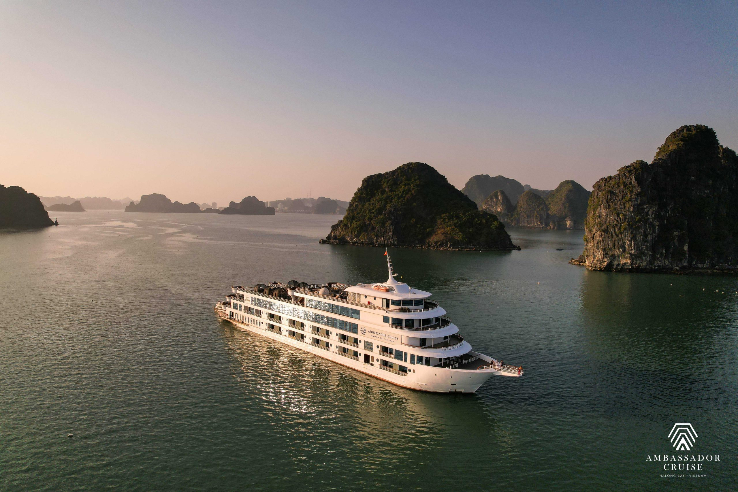 Khuyến mãi hấp dẫn trên du thuyền cao cấp Ambassador Day Cruise Hạ Long