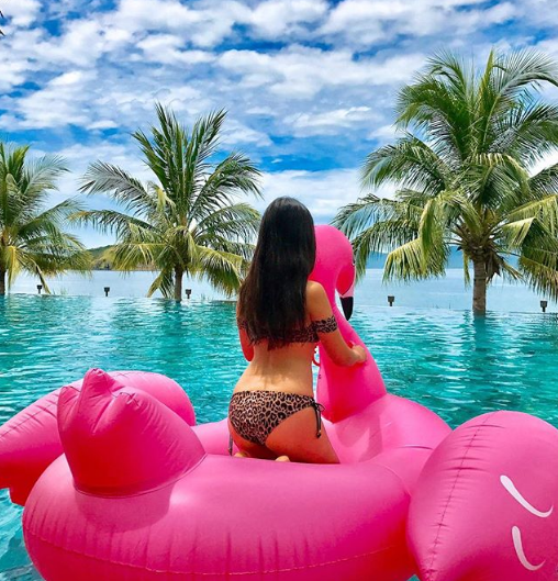 Hồ bơi vô cực rộng lớn tại resort Amiana Nha Trang