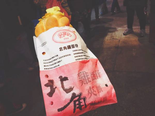 Du lịch Hong Kong ăn vặt với món bánh trứng non giòn rụm thơm lừng