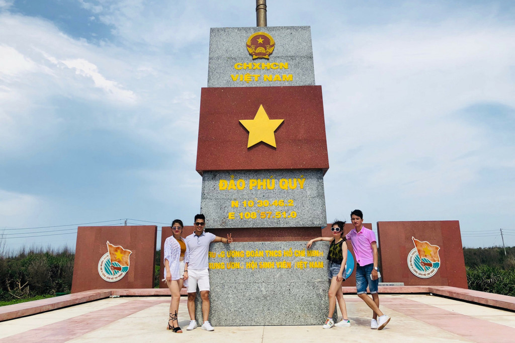 Núi Cao Cát trên đảo Phú Quý Núi Cao Cát trên đảo Phú Quý