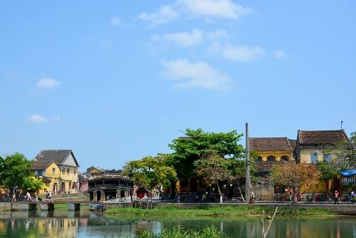 Phố Hội buổi mai yên bình khi du lịch Đà Nẵng Hội An.