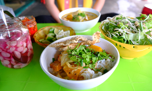 Tô bún sứa trên đường Cô Bắc chuyên bán sáng sớm tới khoảng 8h là hết hàng
