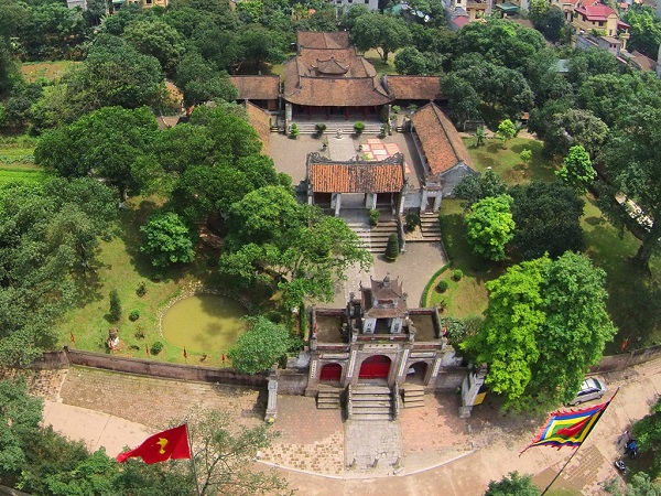 Khu di tích Cổ Loa ở huyện Đông Anh là một trong những công trình kiến trúc cổ quan trọng của Việt Nam. Tòa thành Cổ Loa được Vua An Dương Vương xây dựng vào thế kỷ III trước Công nguyên, với hệ thống tường rào, các công trình và thành lũy phức tạp. Diện tích bảo tồn của khu vực này lên tới 500 ha. Ảnh: Zing.