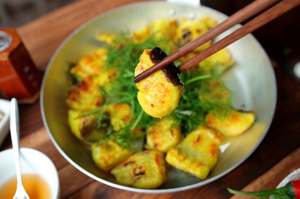 Hà Nội có vô vàn đặc sản để bạn thưởng thức, từ món chả cả thơm ngon... Ảnh: Zing.