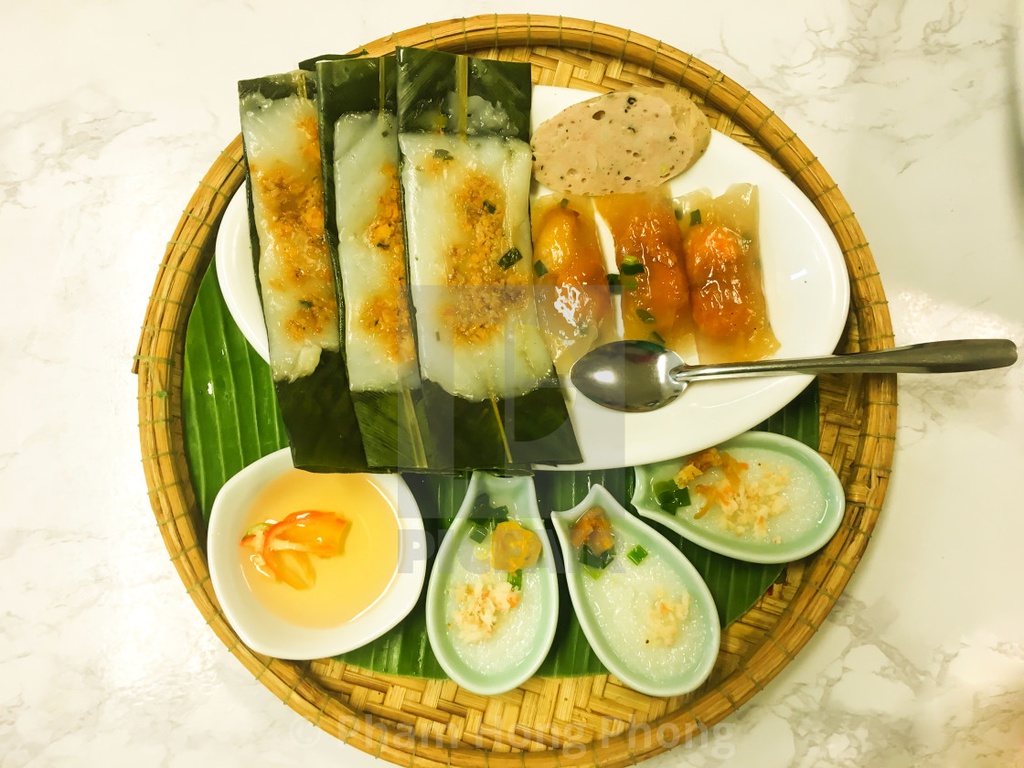 Món cơm hến cay nồng đặc sản