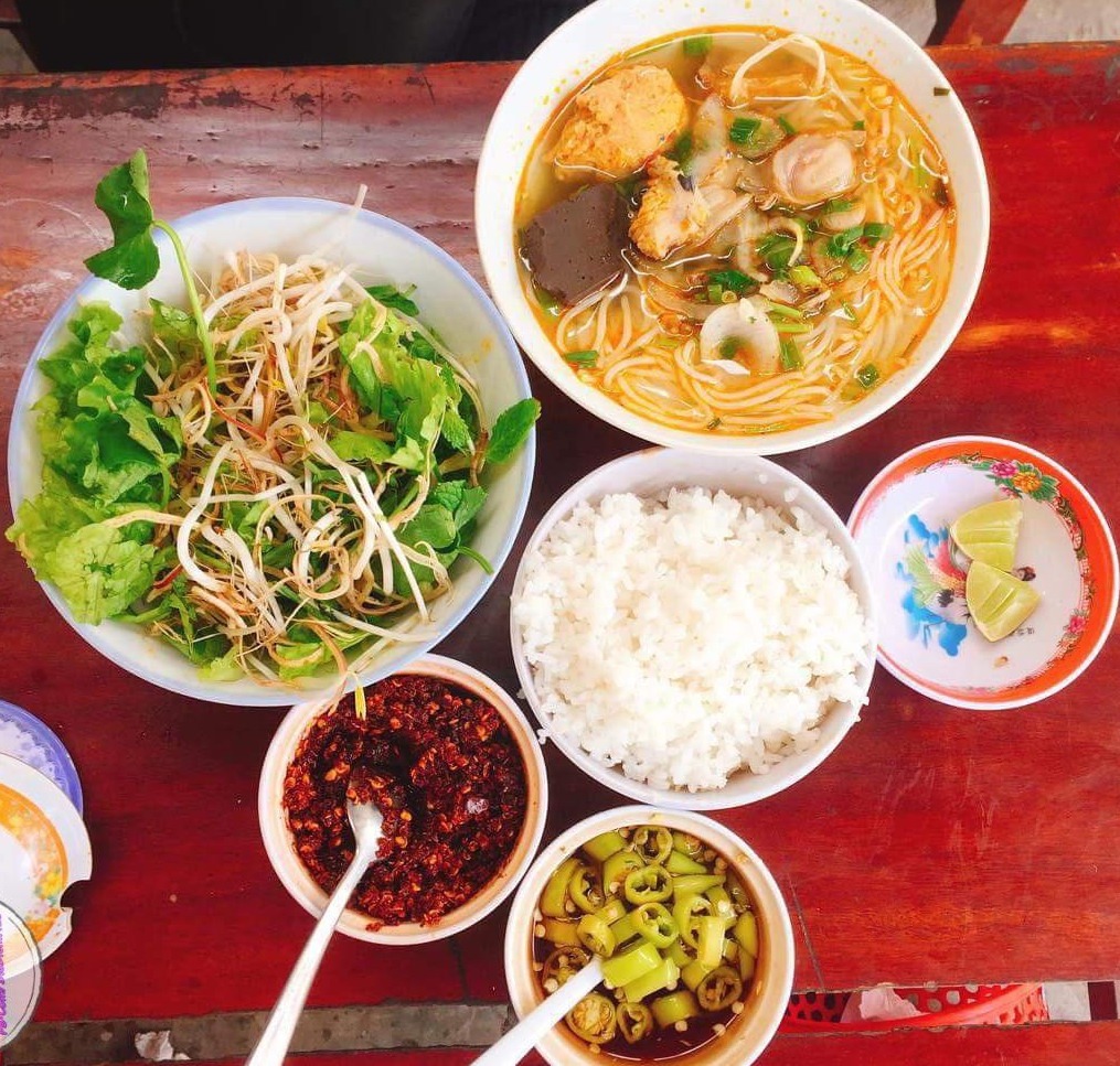 Bún bò Huế - gợi ý hàng đầu khi ăn gì ở Huế