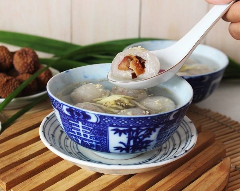 Chè bột lọc heo quay - món tráng miệng khi ăn gì ở Huế