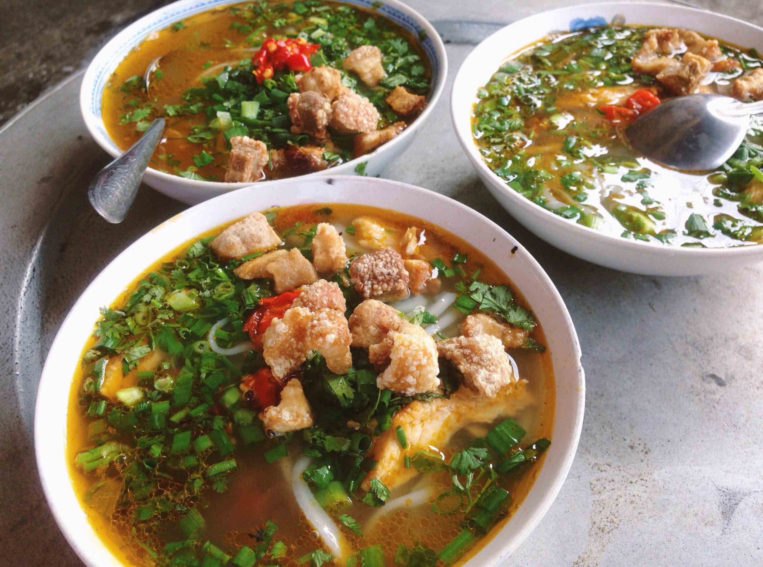 Bánh canh cá lóc khi ăn gì ở Huế buổi sáng