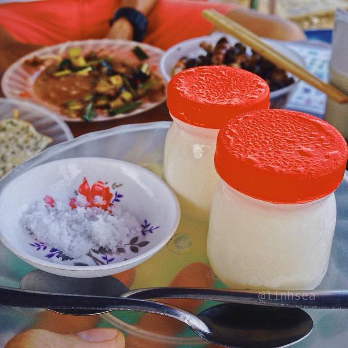 Sữa chua muối - món ngon Đà Nẵng mềm béo ăn kèm muối
