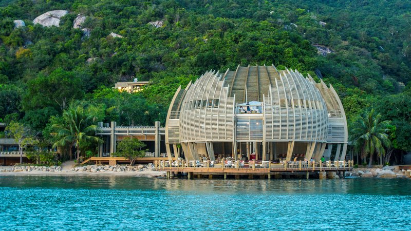 Thiết kế độc đáo của nhà hàng Sen tại An Lâm Retreat Ninh Vân Bay