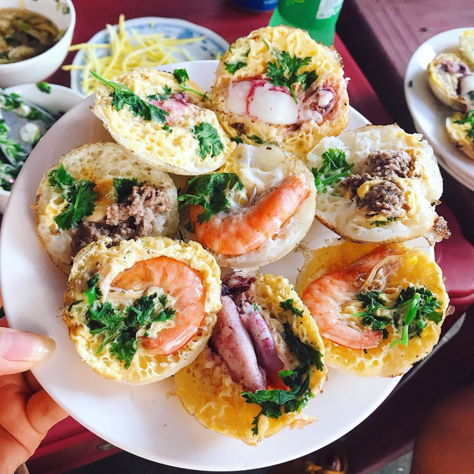 Thưởng thức đặc sản bánh căn Nha Trang thơm ngon