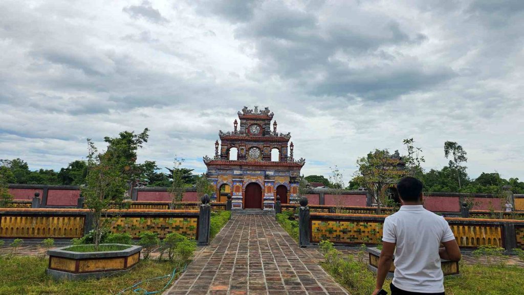Khuôn viên di tích An Lăng Huế sau khi tu bổ khang trang