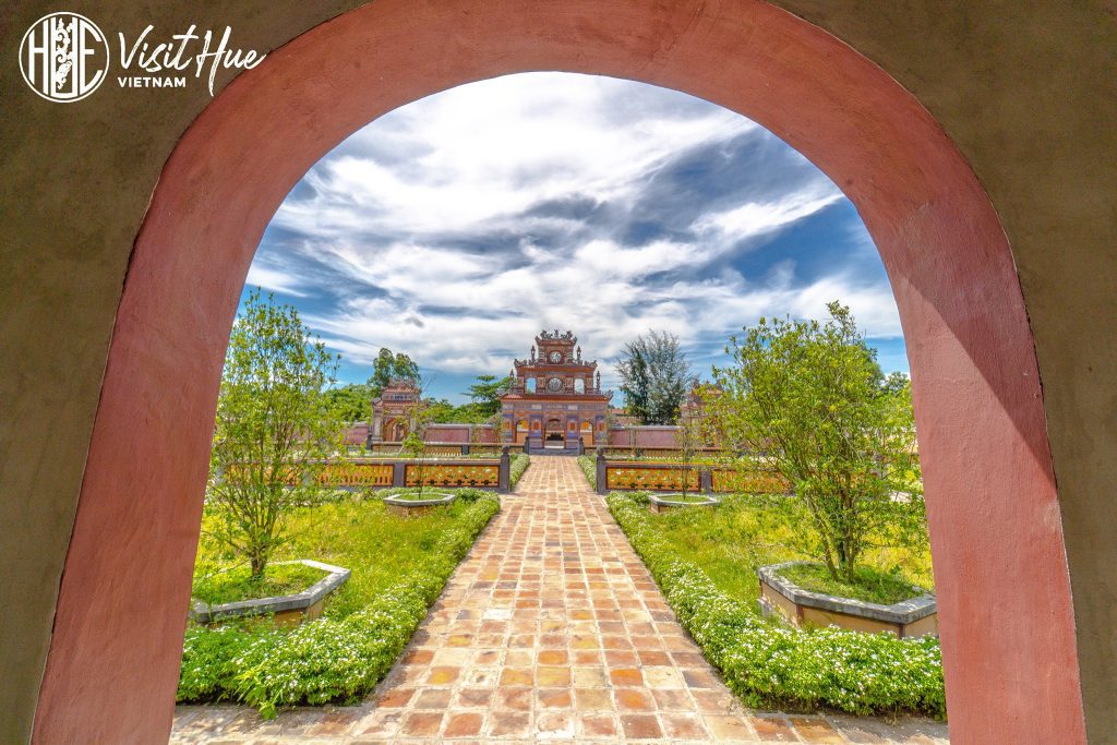 Khu vực lăng mộ các vị vua tại An Lăng Huế