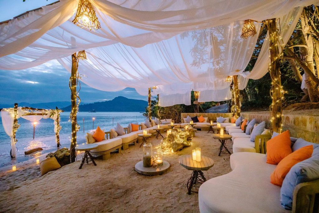 Khung cảnh lãng mạn bên bờ biển. Ảnh: @anlamretreats_ninhvanbay