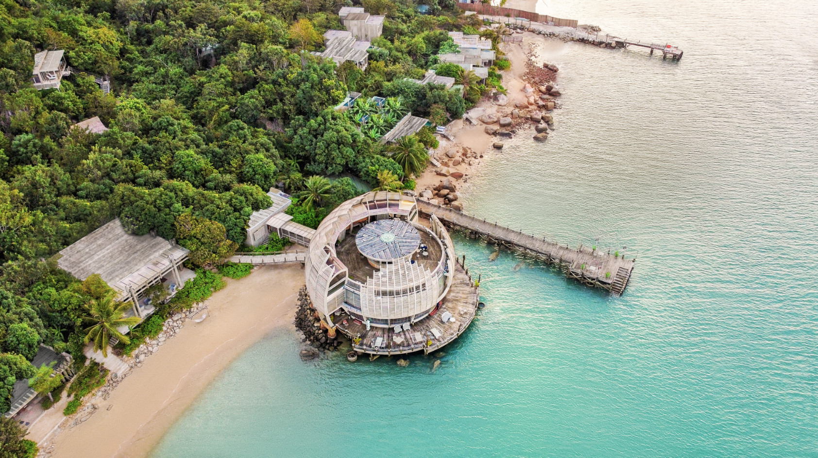 Nhà hàng Sen trên biển tại An Lâm Retreats Ninh Vân Bay