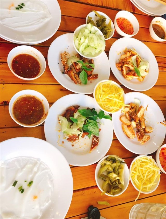 Bánh ướt chồng dĩa quán ăn ngon Vũng Tàu