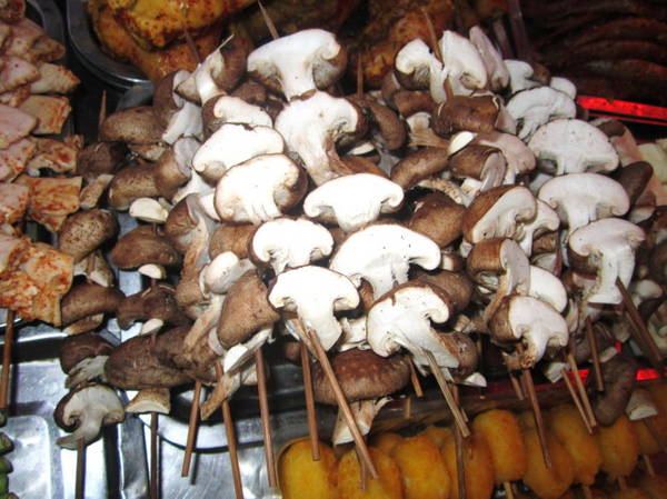 Hấp dẫn món nấm hương nướng - Ảnh: N.T.LƯỢNG