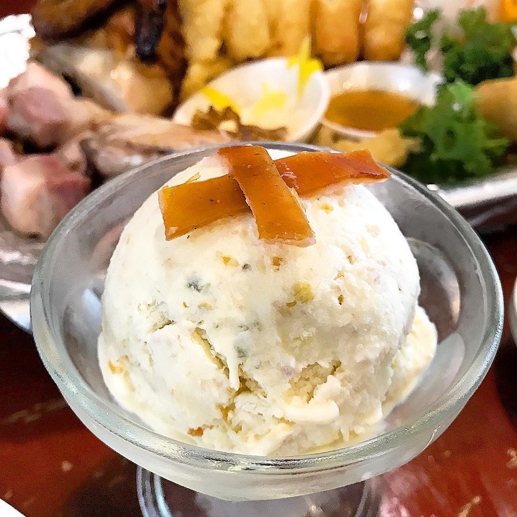 Kem lechón topping bì heo giòn