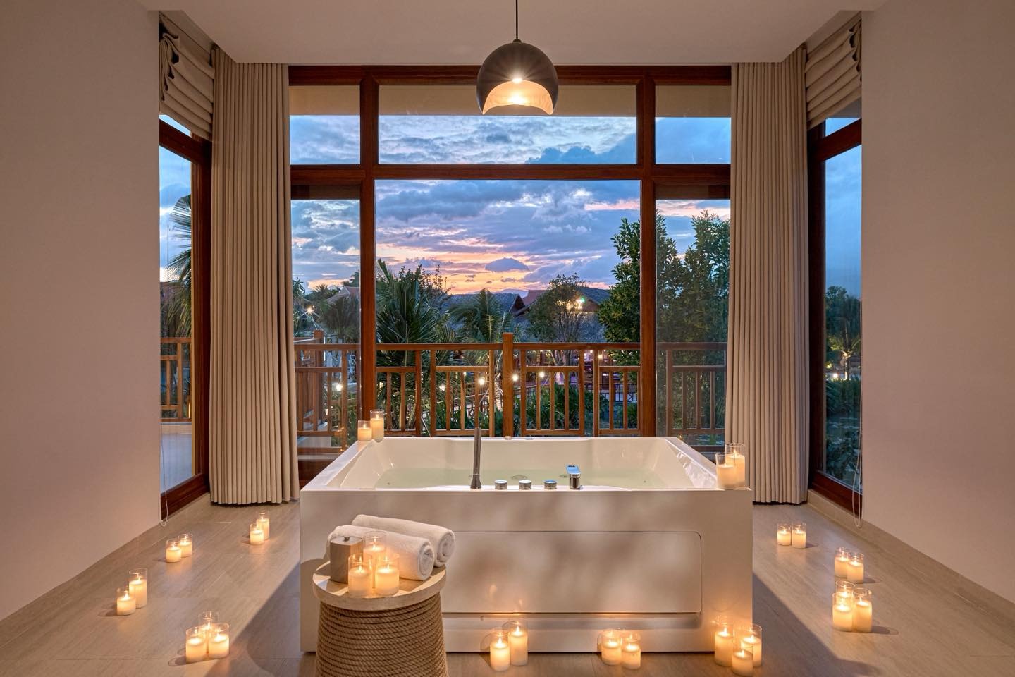 Hồ bơi riêng tư tại biệt thự cao cấp của resort