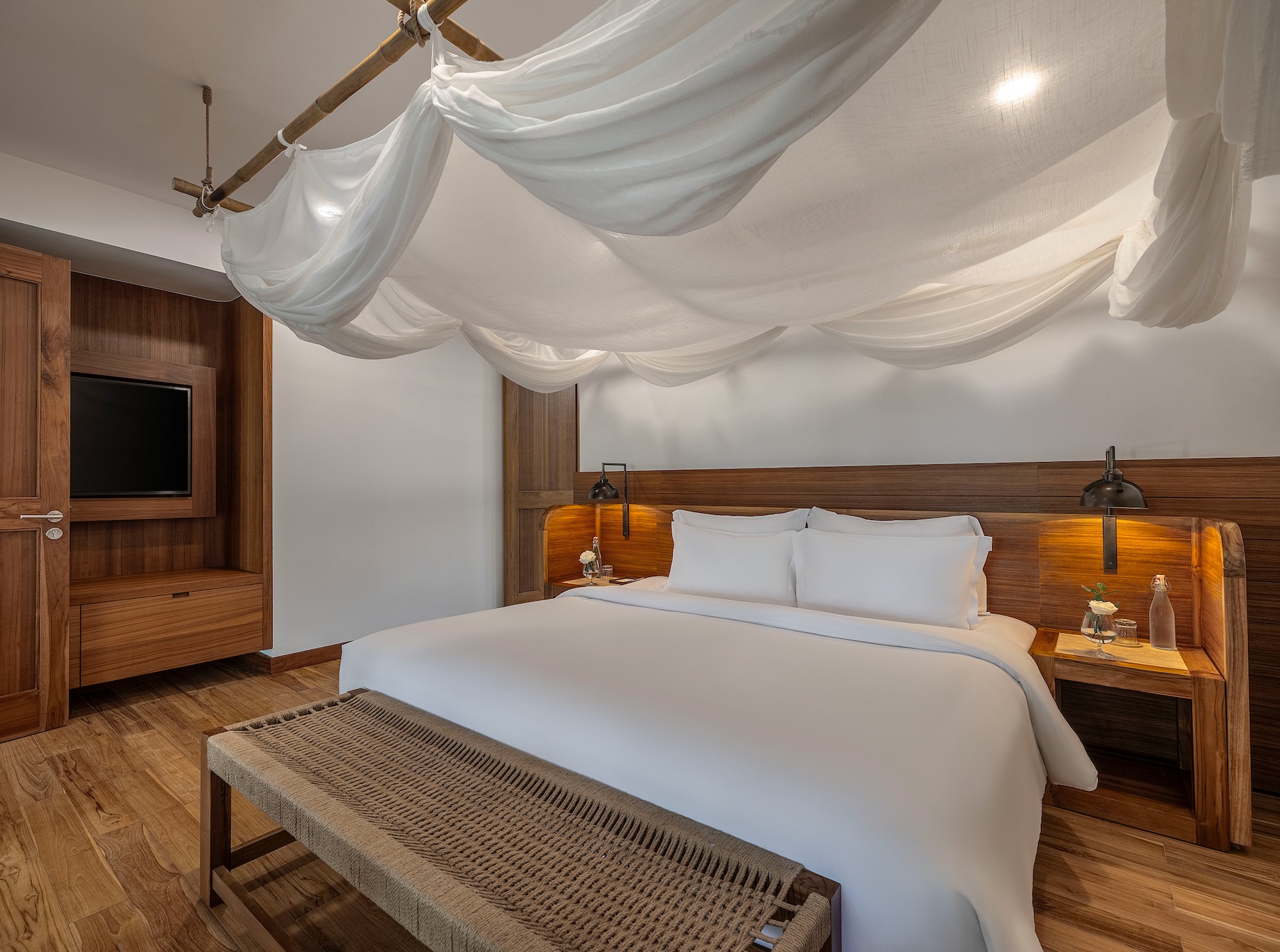 Phòng ngủ ấm cúng tại resort Ana Mandara Cam Ranh