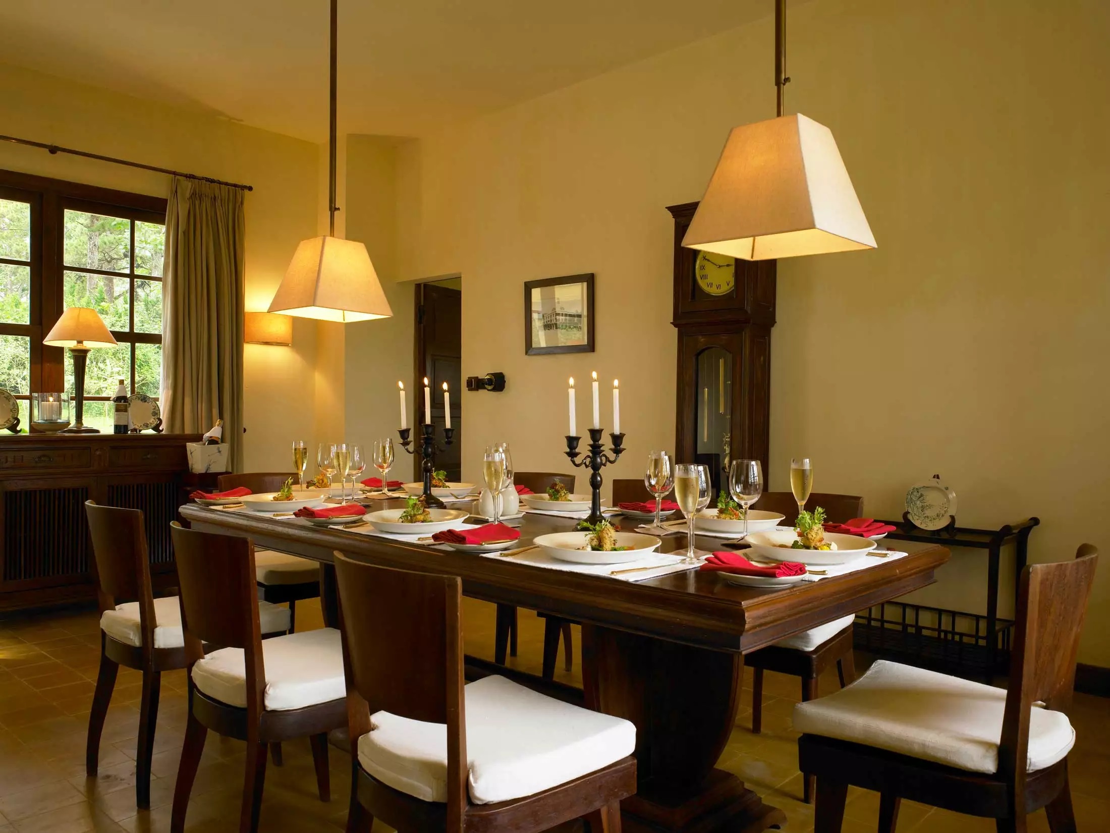 Không gian nhà hàng sang trọng tại Ana Mandara Villas Dalat