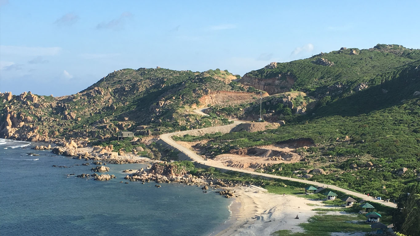 Toàn cảnh bãi Chướng tuyệt đẹp nhìn từ Anami Resort Bình Ba