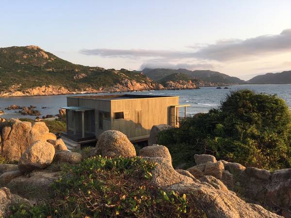 Khuôn viên xanh mát của Anami Resort Bình Ba