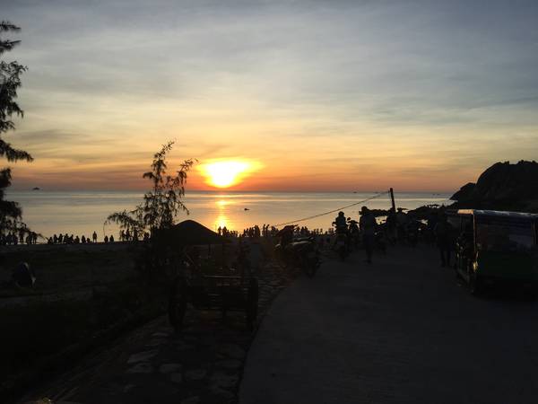 Anami Resort Bình Ba đón bình minh rực rỡ tại bãi Chướng