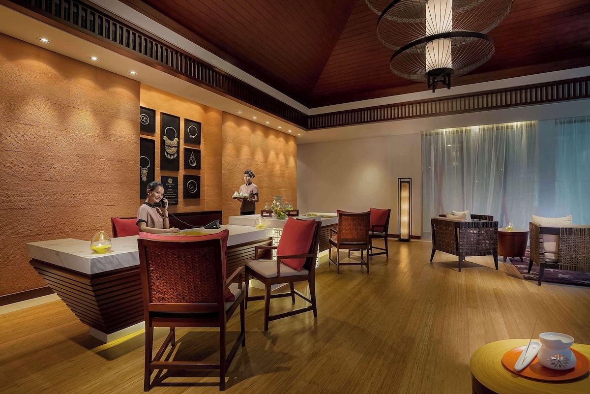 Nội thất bằng mây tre gỗ tinh tế tại phòng nghỉ Angsana Lăng Cô