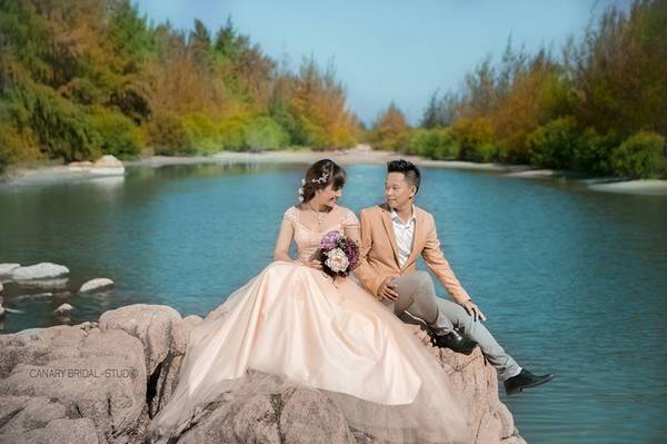 Điều đặc biệt ở biển Hồ Cốc không nơi nào có được là biển nằm gần Khu bảo tồn thiên nhiên rừng Bình Châu – Phước Bửu, nên cả không gian lẫn khí hậu ở đây vừa mang chút hơi biển, nhưng lại quyện với hương rừng tạo nên sự mát trong đến lạ.