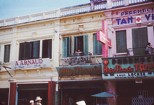 Các cửa hàng bên trong trung tâm thành phố Đà Nẵng 1954