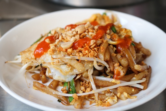 Đổi vị với món bánh lọt xào trứng siêu hút khách ở Sài Gòn