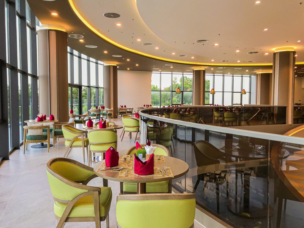 Nhà hàng buffet Ocean sang trọng tại khu nghỉ dưỡng Aquamarine Cam Ranh