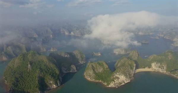 Những khung cảnh đẹp mê đắm được quay bằng camera bay ở Vịnh Hạ Long