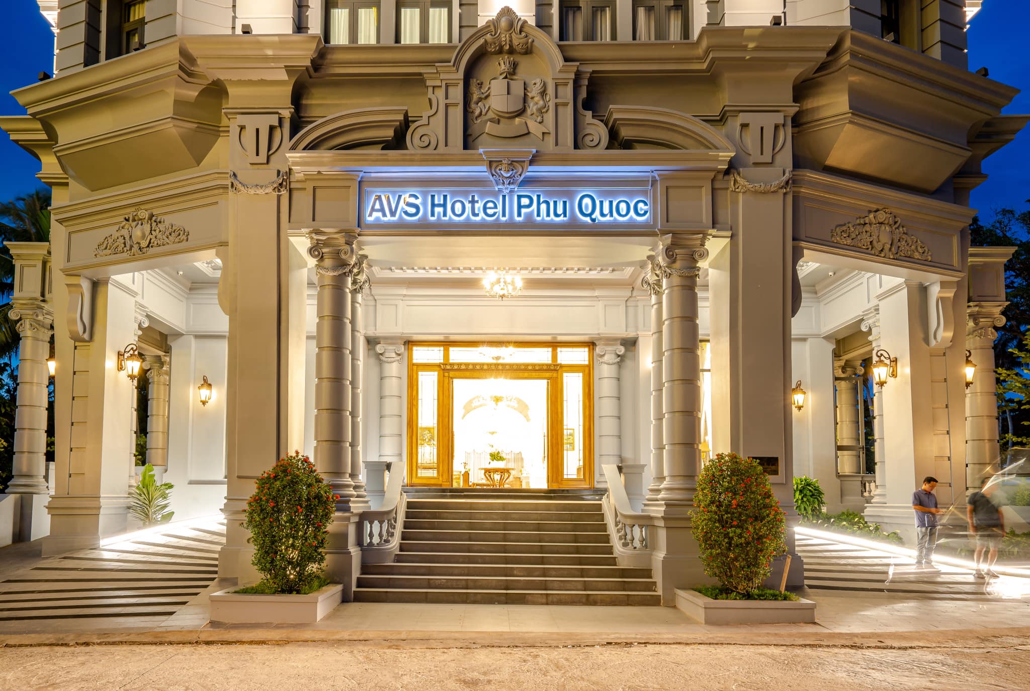 Mặt tiền AVS Hotel Phú Quốc phong cách châu Âu