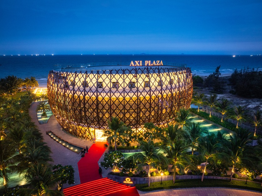 Toàn cảnh Axi Plaza Cam Ranh nổi bật bên bờ biển Bãi Dài