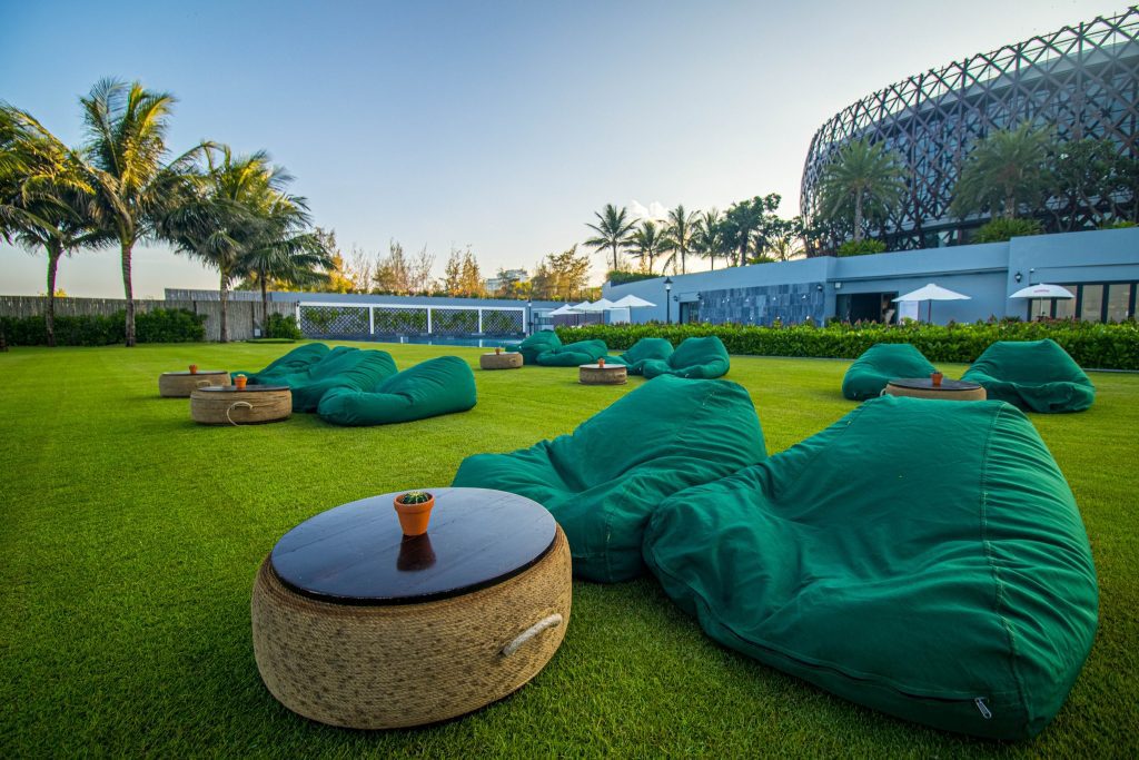 Không gian thư giãn hướng biển tại Axi Plaza Cam Ranh Không gian thư giãn hướng biển tại Axi Plaza Cam Ranh