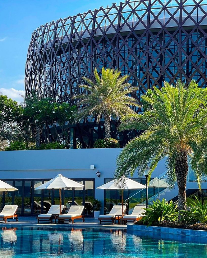 Hệ thống hồ bơi vô cực ngoài trời tại Axi Plaza Cam Ranh