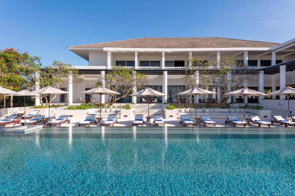 Hồ bơi có tầm nhìn tuyệt đẹp tại Azerai Kê Gà Bay