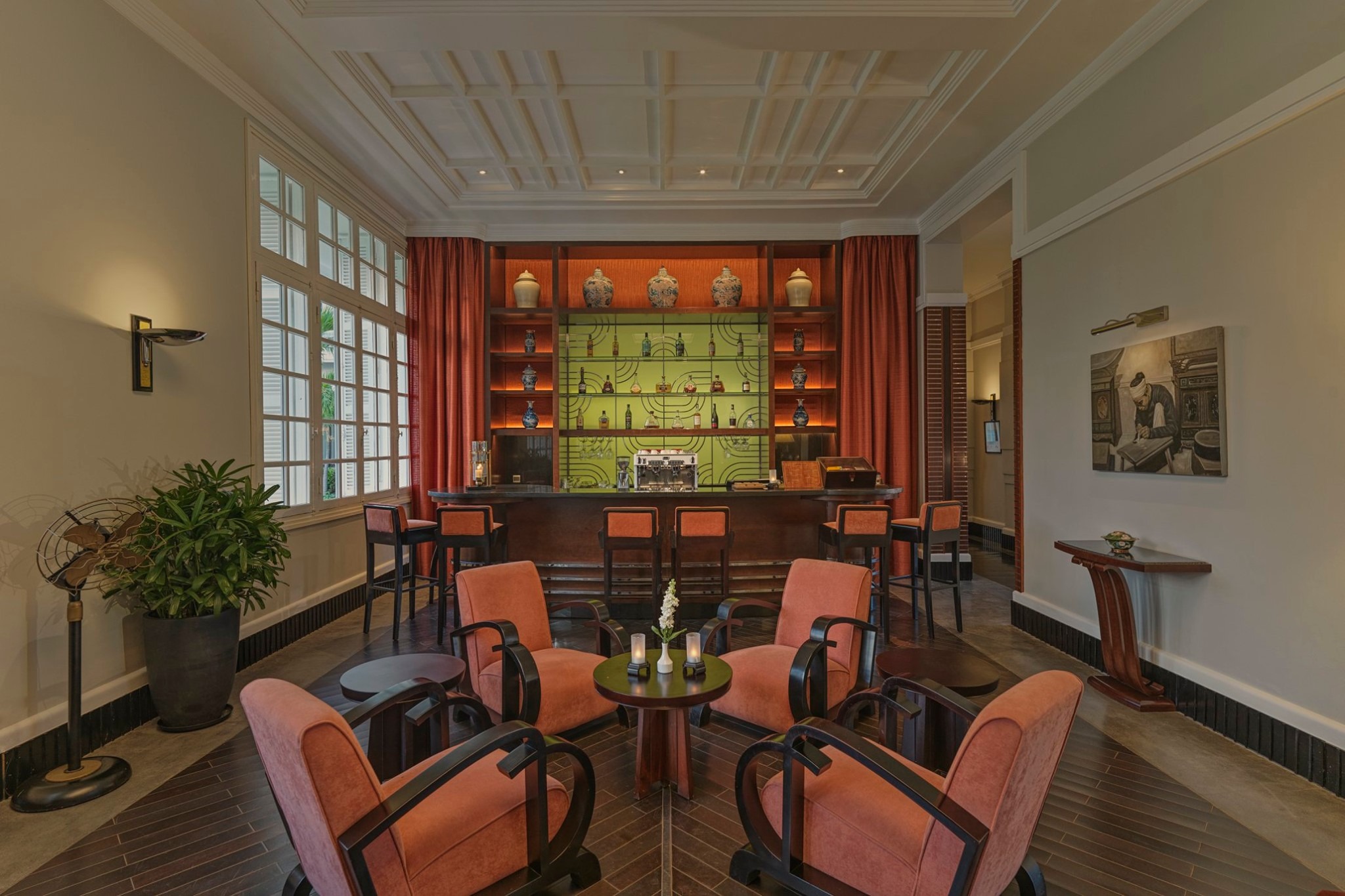 Quầy bar nghệ thuật tại Azerai La Residence Huế