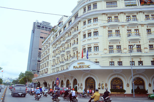 Khách sạn từng đón tiếp nhiều người quan trọng như Tổng thống Pháp Mitterrand, Thái tử Nhật Akishino, Thái tử Đan Mạch Henrick, Hoàng tử Anh Andrew, Công chúa Thái Lan Maha Chakri Sring Dhorn, Thủ tướng Singapore Lý Hiển Long… Dù đã vài lần thay đổi diện mạo, Majectis vẫn là biểu tượng cho một thời xa hoa tráng lệ của Sài Gòn, là niềm tự hào của người dân. Ảnh: Phong Vinh.