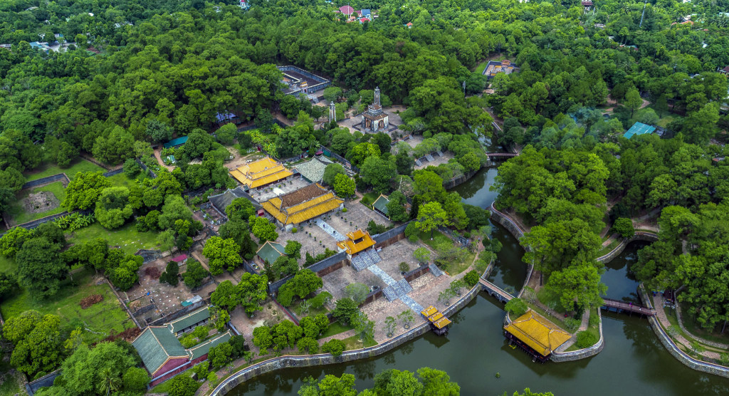ba-lang-tam-nhung-vi-vua-trieu-nguyen-noi-tieng-ivivu-1