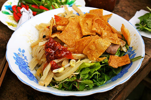 Tô cao lầu hấp dẫn thực khách vào buổi trưa ăn trưa Đà Nẵng