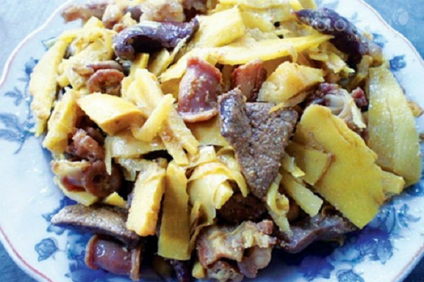 Măng nướng xào vêch bò - món ngon người Ê đê