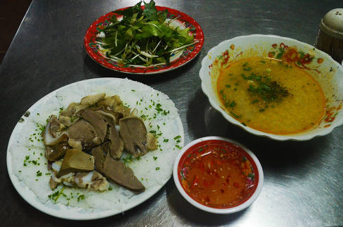 Nếu như bỏ qua món này thì dường như bạn chưa từng biết đến hương vị ẩm thực xứ biển Quy Nhơn. Ảnh: Phong Vinh.