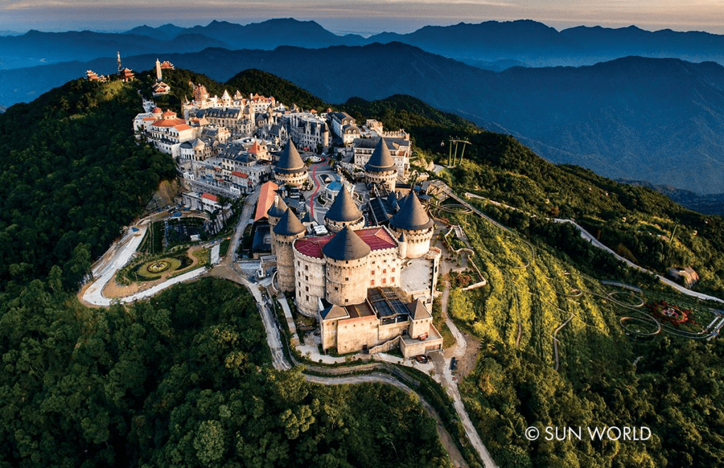 Đỉnh núi Chúa. Ảnh: Bà Nà Hills-Sun World