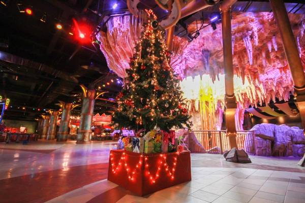 Cây thông Noel khổng lồ tại Bà Nà Hills dịp Du lịch Đà Nẵng Giáng sinh