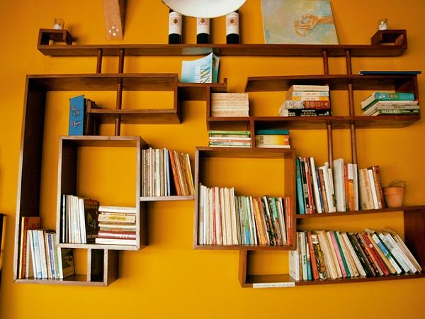 Quán cà phê yên tĩnh Sài Gòn - Kệ sách đa dạng tại quán cà phê Chiêu tạo góc riêng tư