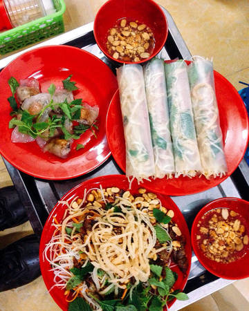 Quán bánh bột lọc nộm bò khô phố Bạch Mai