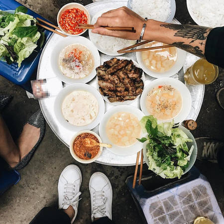 Suất bún chả chảnh phố Bạch Mai